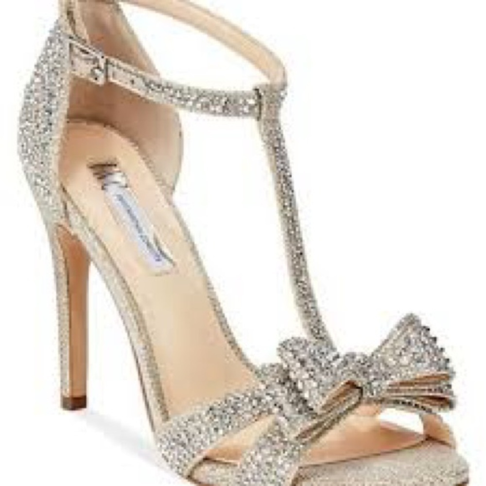 INC International Concepts  Silver Rhinestone Bling Bow Reesie Heels  Size 6 - Picture 2 of 7